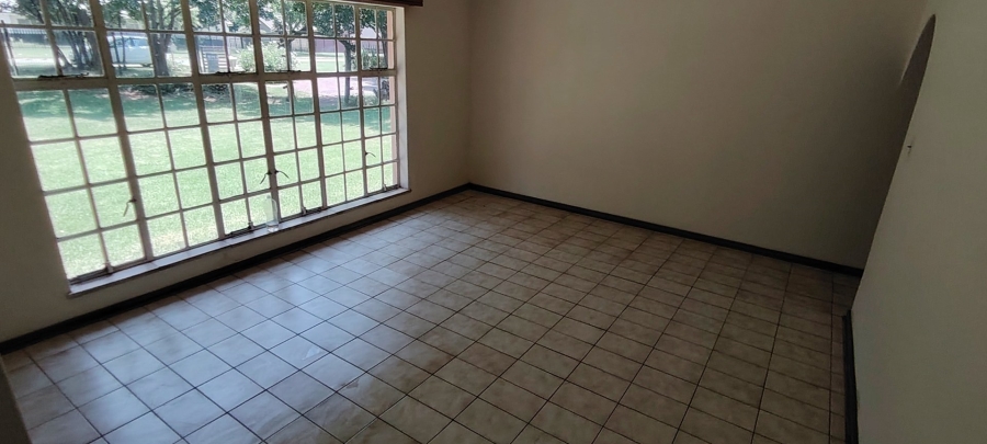 5 Bedroom Property for Sale in Flamwood North West